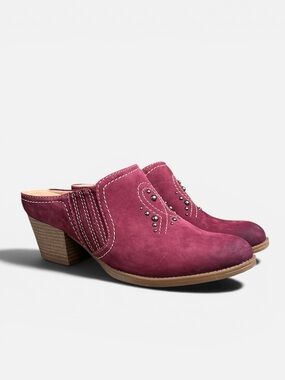 Earth Mendon Buck Studded Mule in Burgundy Size 8 1/2